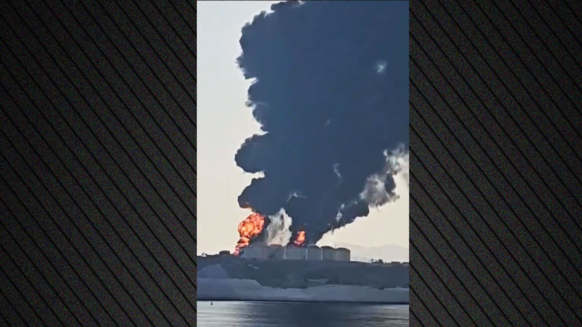 Επίθεση drone σε δεξαμενές καυσίμων στο Ομάν, μαύροι καπνοί πάνω από το λιμάνι της Σαλάλα
