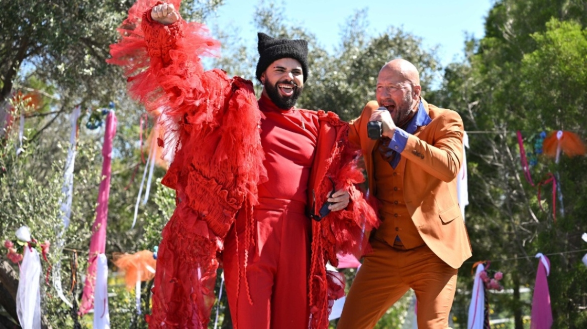 Ο Ακύλας εισβάλλει σε σειρά της ΕΡΤ, δείτε φωτογραφίες από τα γυρίσματα