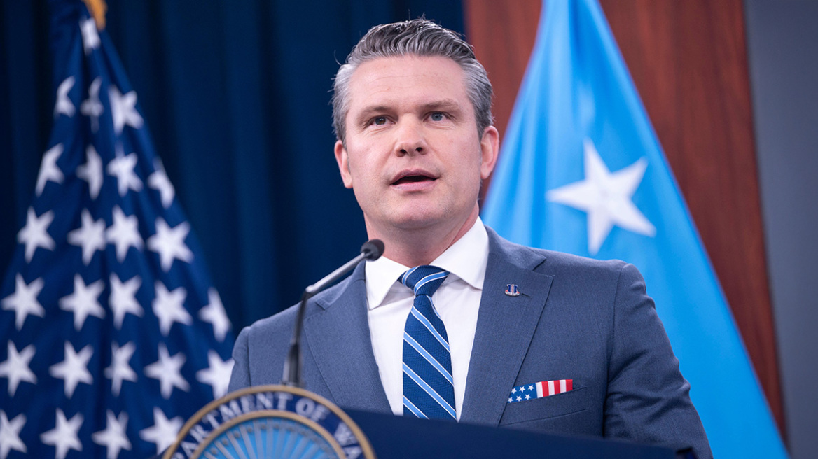 Προσευχή από το... Pulp Fiction διάβασε στο Πεντάγωνο ο Χέγκσεθ
