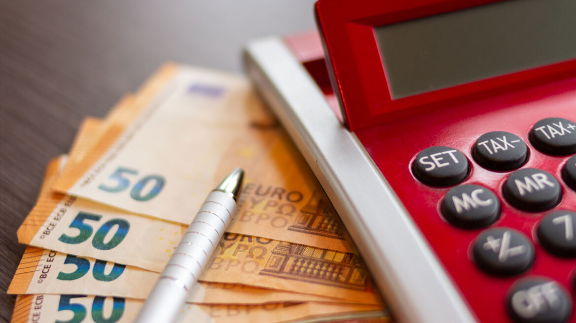 Καταιγίδα κατασχέσεων από την εφορία για τα χρέη (πίνακας)