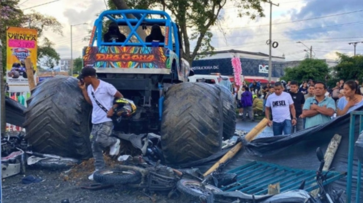 Βίντεο: Monster truck πέφτει πάνω σε θεατές σε αγώνα επίδειξης στην Κολομβία, δυο νεκροί