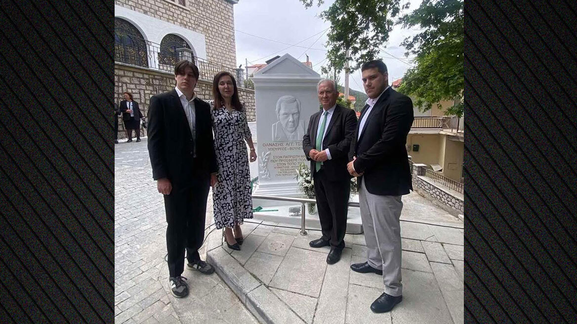 Το Κυριάκι τίμησε τον Θανάση Τσούρα: Συγκίνηση στην ιδιαίτερη πατρίδα του, έστησαν μνημείο, έδωσαν το όνομά του σε δρόμο