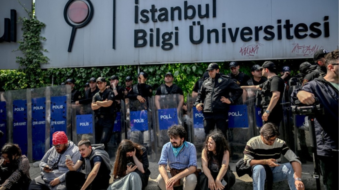 Ήττα για τον Ερντογάν μετά τις φοιτητικές διαδηλώσεις στην Κωνσταντινούπολη: Το Πανεπιστήμιο Μπιλγκί ξανά ανοιχτό 