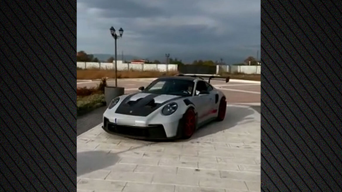 Τα supercars των Βιλανάκηδων στο μικροσκόπιο των Αρχών: Δείτε βίντεο με την Porsche GT3 RS των 350.000 ευρώ μέσα στον οικισμό της οικογένειας