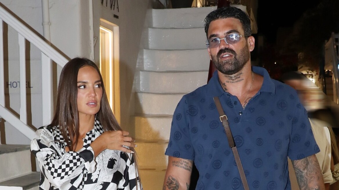 Ρία Ελληνίδου και Δημήτρης Αλεξάνδρου στη Μύκονο: Η καλοκαιρινή τους βόλτα και οι φωτογραφίες Ρία Ελληνίδου: Η βόλτα με τον Δημήτρη Αλεξάνδρου στη Μύκονο, δείτε φωτογραφίες