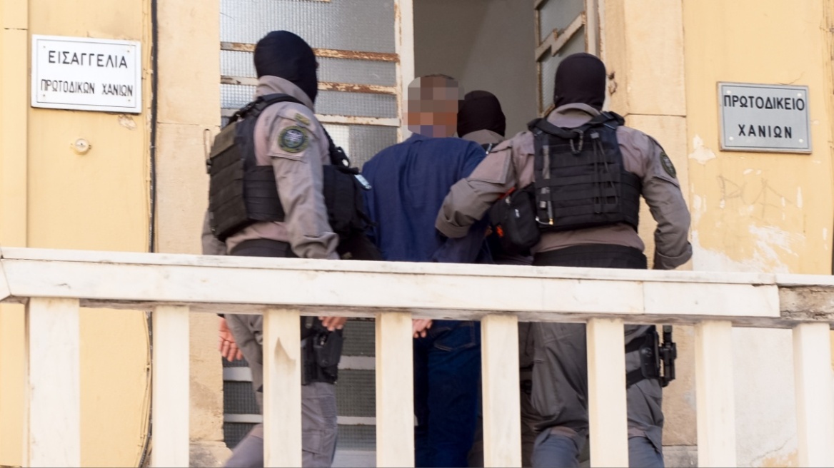 Ελεύθερος με εγγύηση 20.000 ευρώ ο 57χρονος ιατροδικαστής του Πανεπιστημίου Κρήτης που κατηγορείται για δωροδοκία 