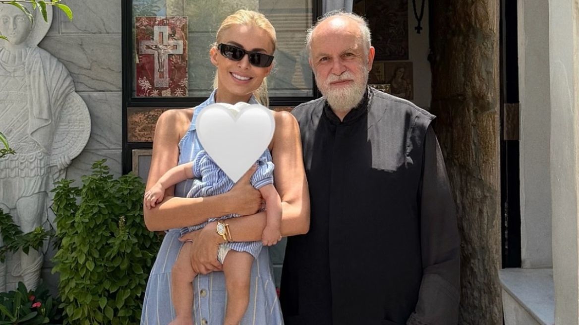 Η Κατερίνα Καινούργιου επισκέφθηκε με την κόρη της τον πνευματικό της: «Μια ευλογία που έγινε ζωή»