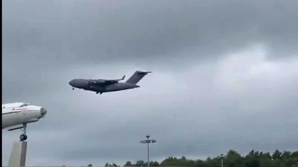 Μυστήριο με αμερικανικό στρατιωτικό αεροσκάφος που προσγειώθηκε στη Μόσχα - Άγνοια δηλώνει το Κρεμλίνο