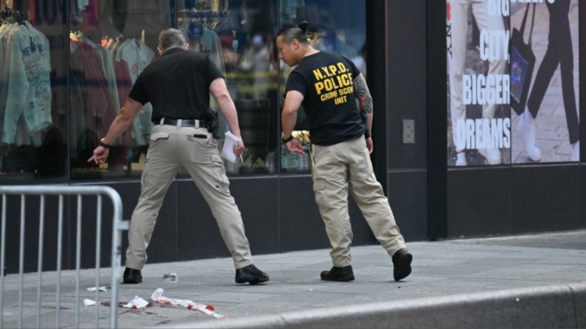 Δύο νεκροί στην Times Square: Αστυνομικοί πυροβόλησαν γυναίκα που μαχαίρωσε δύο ανθρώπους, σκληρό βίντεο