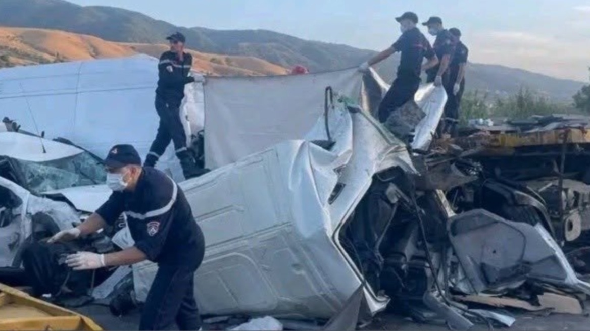 Δέκα νεκροί και δέκα τραυματίες σε καραμπόλα με 11 οχήματα στην Αλγερία, δέιτε βίντεο