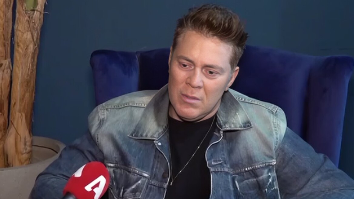 Χρήστος Χολίδης: Ο πατέρας μου ήταν στην εντατική, ενώ η γυναίκα μου ήταν έγκυος, έπρεπε να παίζω θέατρο και δεν είμαι ηθοποιός