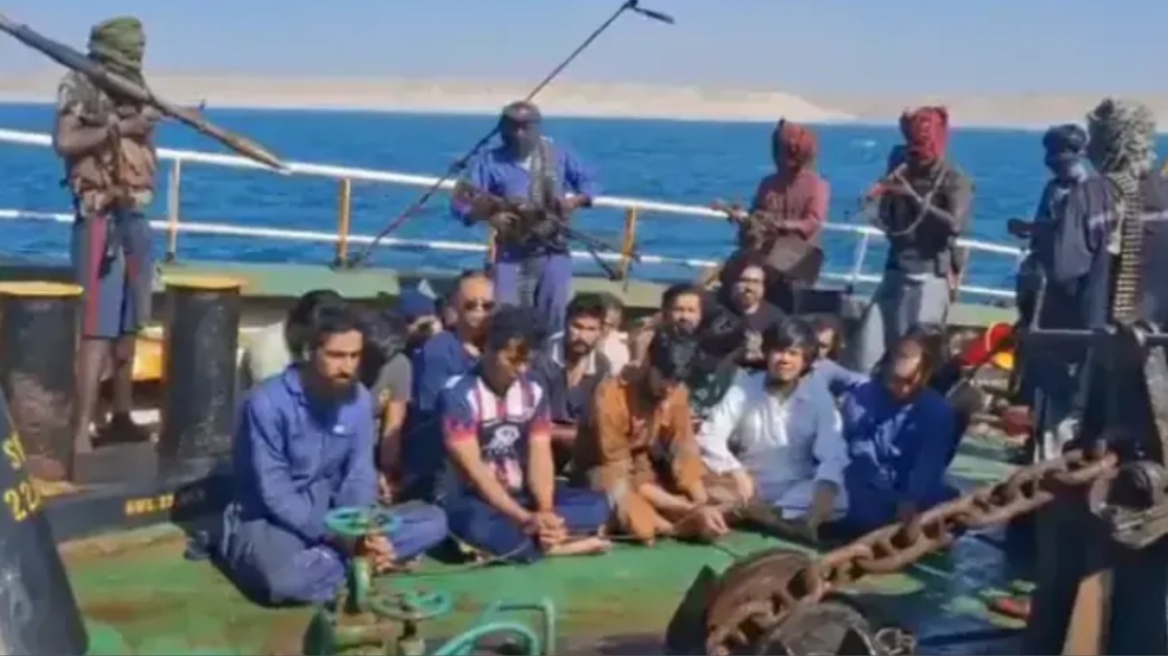 Πέντε νεκροί ναυτικοί από Σομαλούς πειρατές πριν την επιχείρηση απελευθέρωσης τάνκερ, δείτε βίντεο