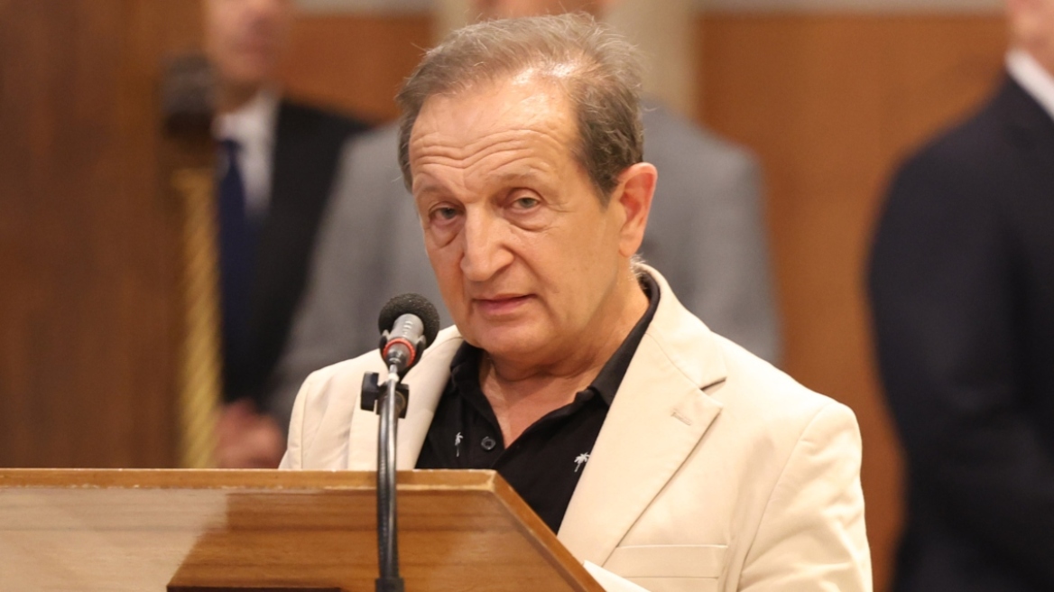 Σπύρος Μπιμπίλας: Όταν ανακοινώνω θανάτους μου γράφουν «όταν έρθει η δική σου σειρά, να δούμε ποιος θα πει για σένα»