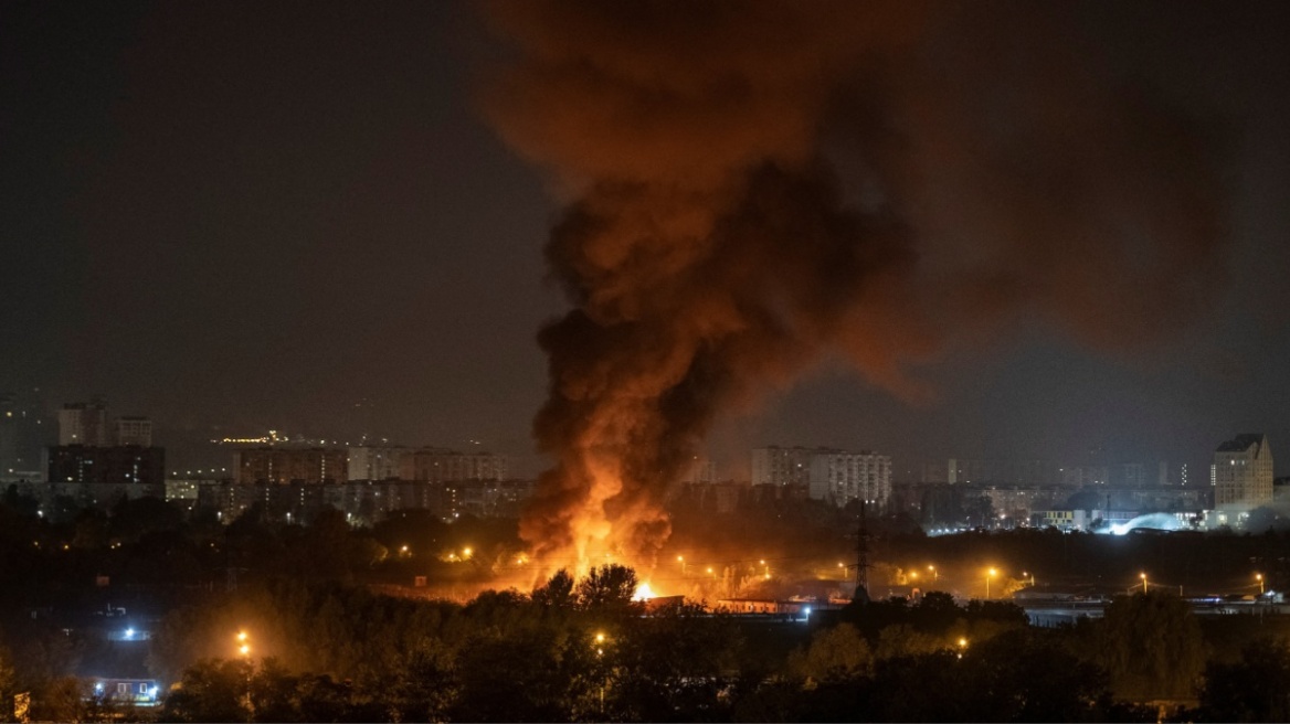 Ένας νεκρός και 17 τραυματίες από ρωσική επίθεση στο Κίεβο, στο στόχαστρο σταθμός ηλεκτροπαραγωγής