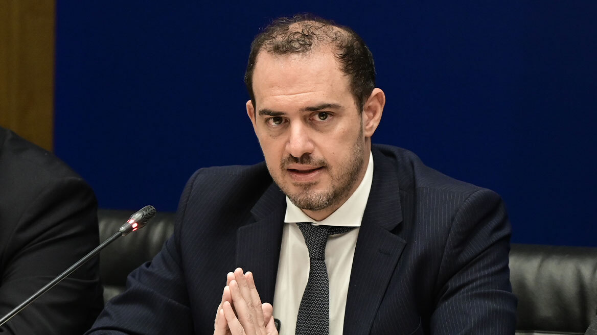 Στο Ιπποκράτειο διακομίστηκε ο αναπληρωτής υπουργός Μεταφορών Γιώργος Κώτσηρας