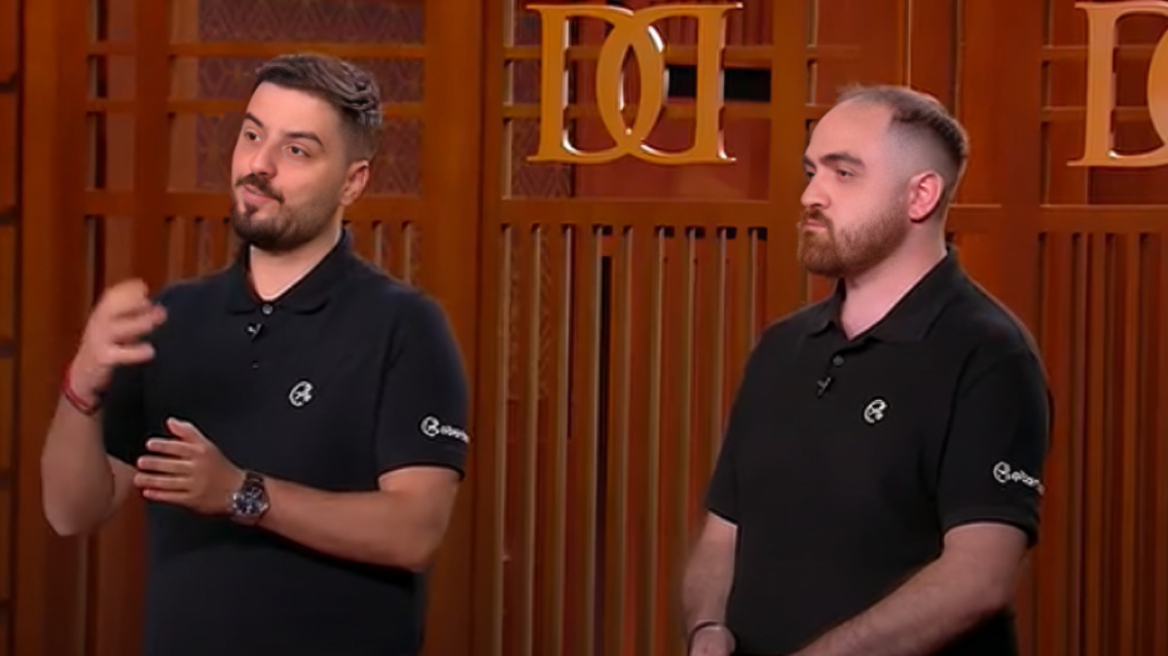 Dragons’ Den: Μία παρέα τεσσάρων προγραμματιστών κάνει το ραντεβού στο μπαρμπέρικο υπόθεση λίγων κλικ