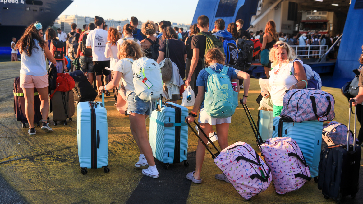 Δεκαπενταύγουστος: Ερημώνει η Αττική - Σχεδόν 60 πλοία φεύγουν σήμερα 