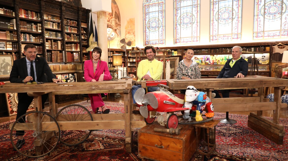 Cash or Trash: Οι επίδοξοι αγοραστές διεκδικούν σπάνια και ιδιαίτερα αντικείμενα