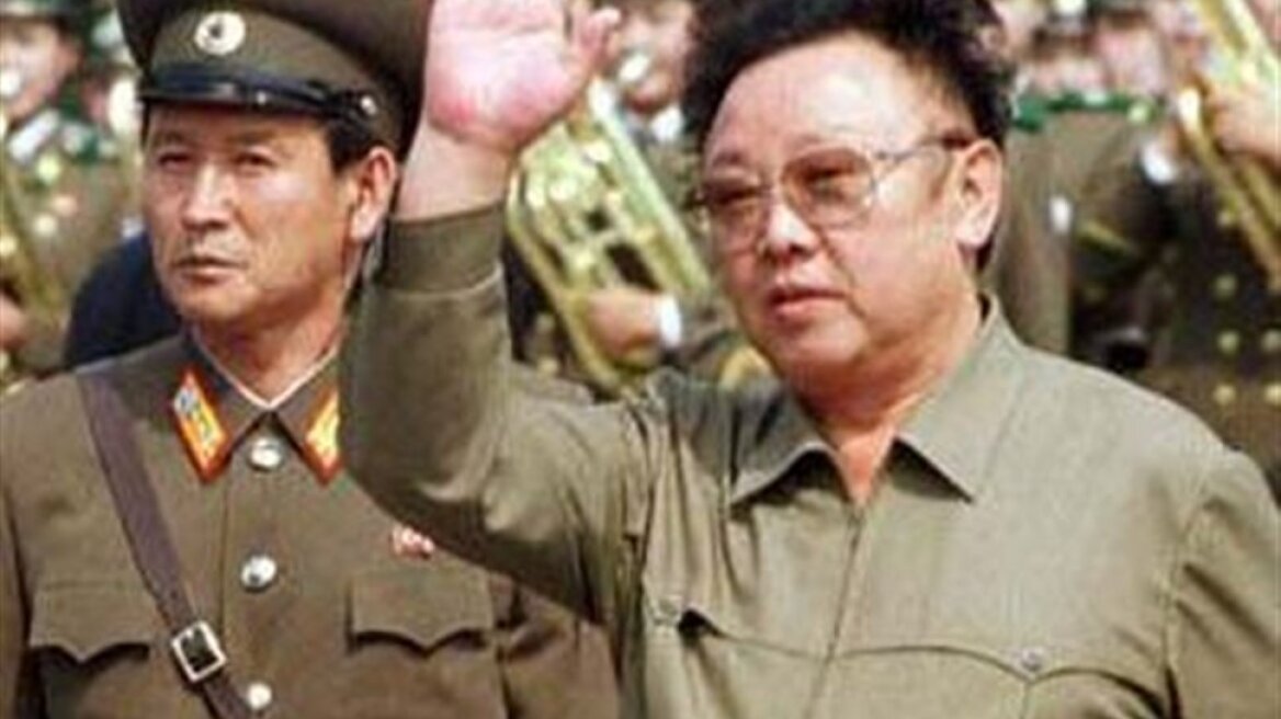 Παρακολουθούσε κοινά στρατιωτικά γυμνάσια παρέα με τον γιό του 