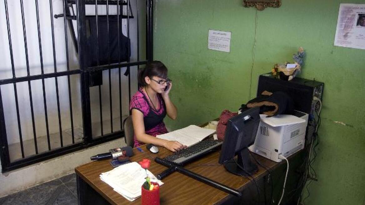 Αίγυπτος: Απορρίπτει ο Μόρσι την εξουσία των δικαστών του