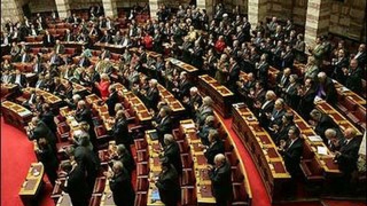 Αντί να προσλαμβάνουν... απολύουν στην Ολυμπία Οδό