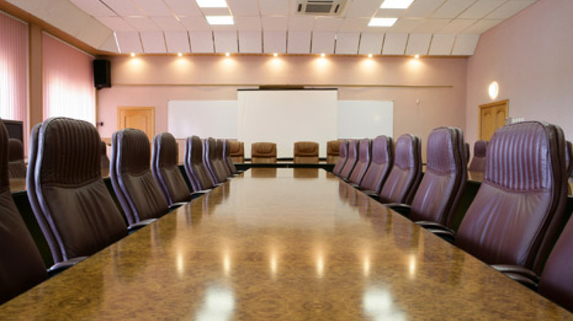 Έφοδος της αστυνομίας στα γραφεία της Χρυσής Αυγής σε Θεσσαλονίκη-Χαλκίδα