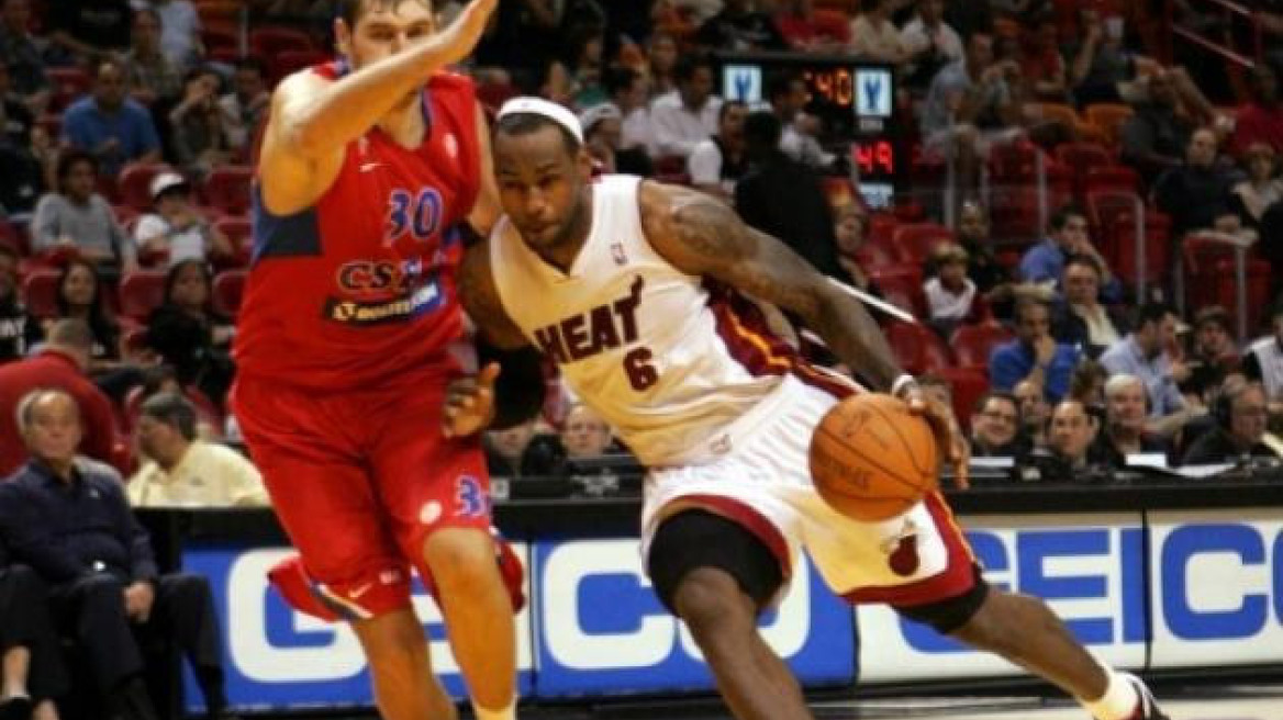 Νίκος Οικονομόπουλος: «Με λένε αδερφή οι αδερφές»