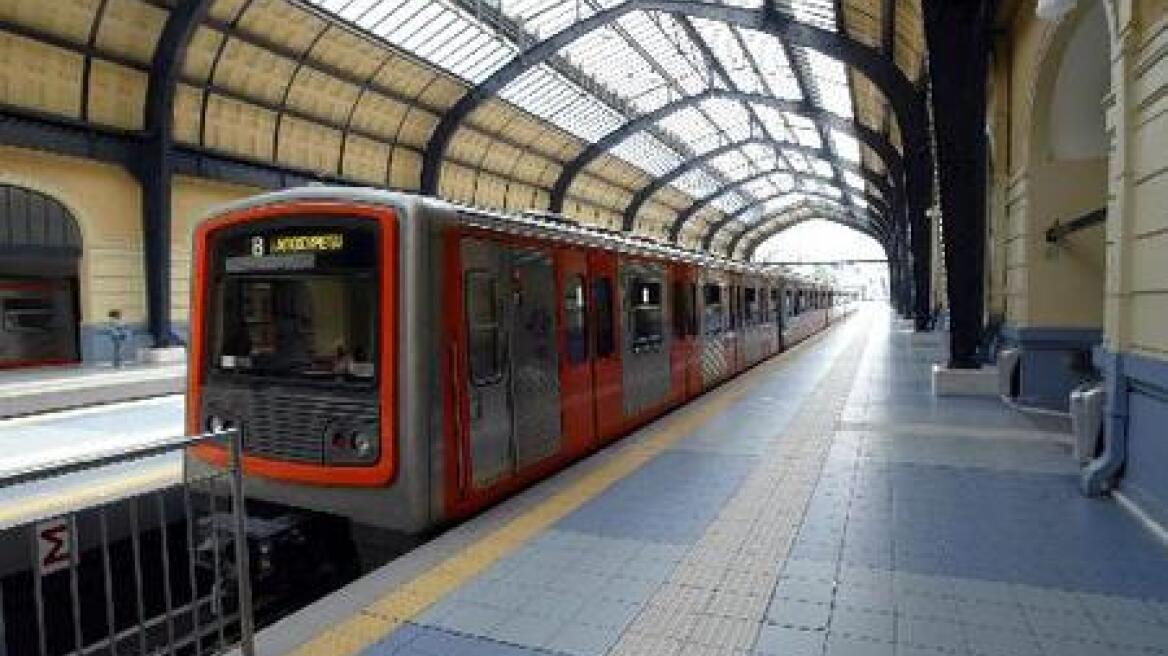 Γιατί ο Ολυμπιακός έπαιξε με τα μπλε