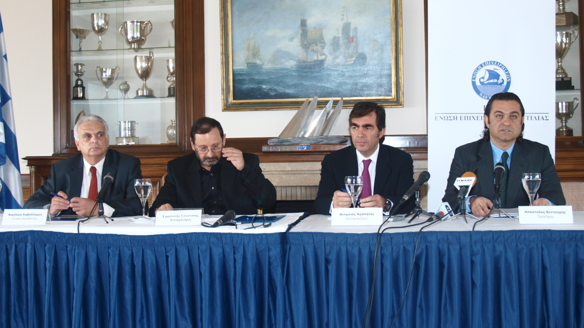 Επιστρέφει στους πάγκους ο Μαραντόνα