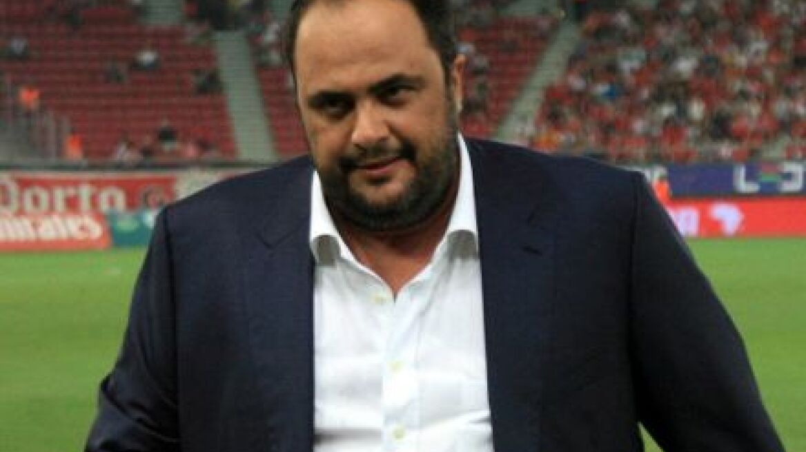 Εταιρεία ξυριστικών ενάντια στο τεράστιο hipster μούσι