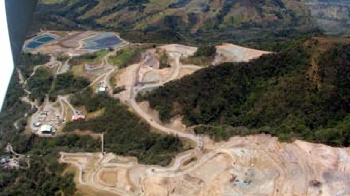 Ισπανία: Μετά από 39 χρόνια ο Χουάν Κάρλος παραδίδει το στέμμα στον γιο του Φελίπε