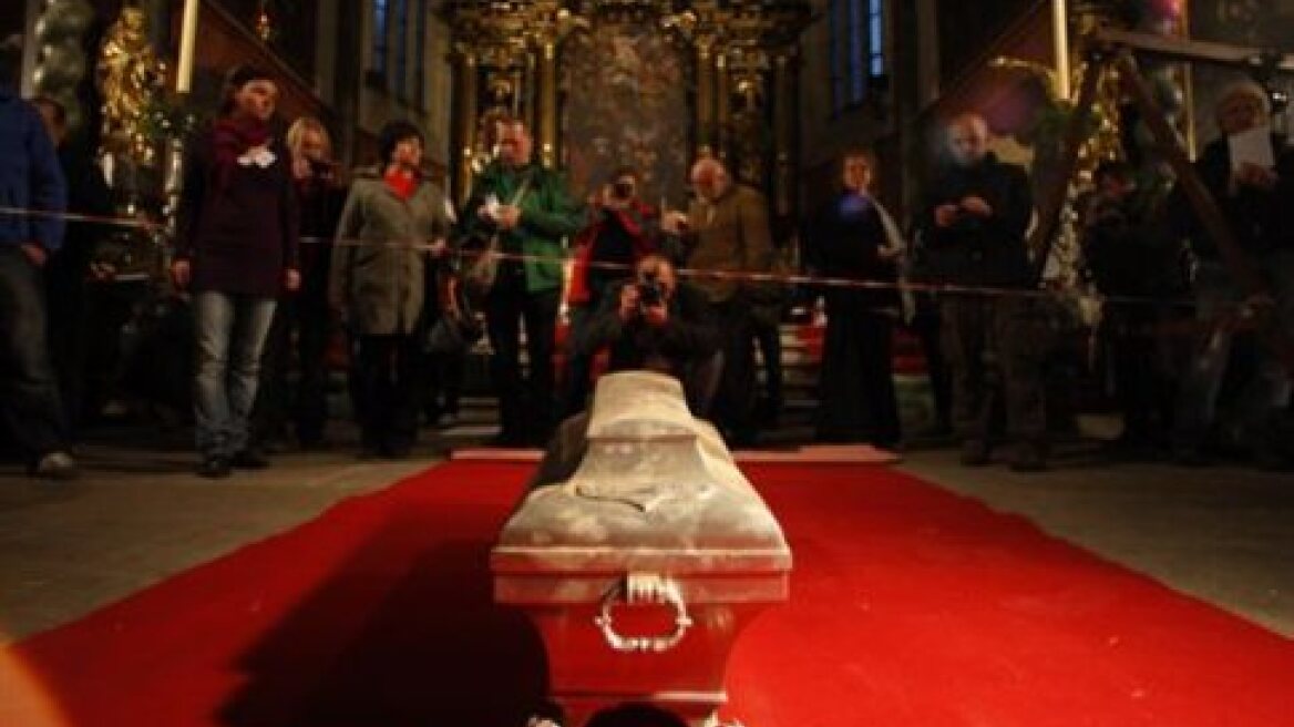 Bloomberg: Με τη βοήθεια Ντράγκι, η Αθήνα χαλαρώνει μεταρρυθμίσεις και λιτότητα