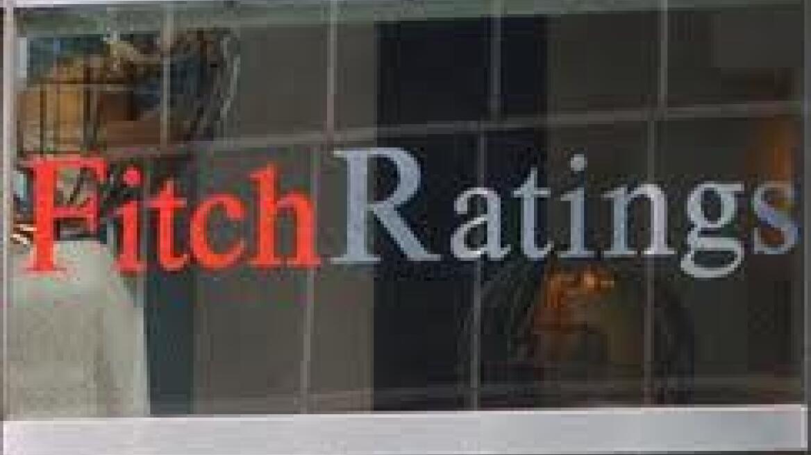Στα “σκουπίδια” τα ελληνικά ομόλογα από την Fitch
