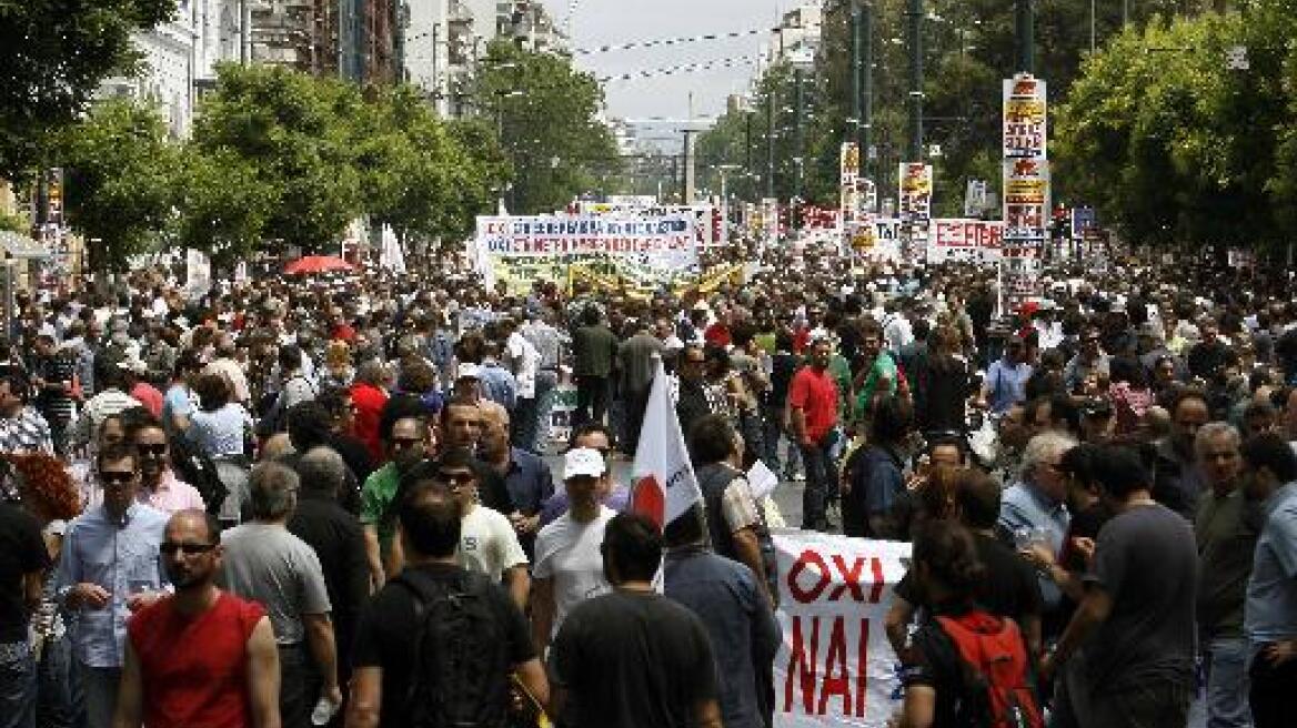 Ατέλειωτες ουρές και σήμερα στα φαρμακεία - Άρχισαν οι ελλείψεις