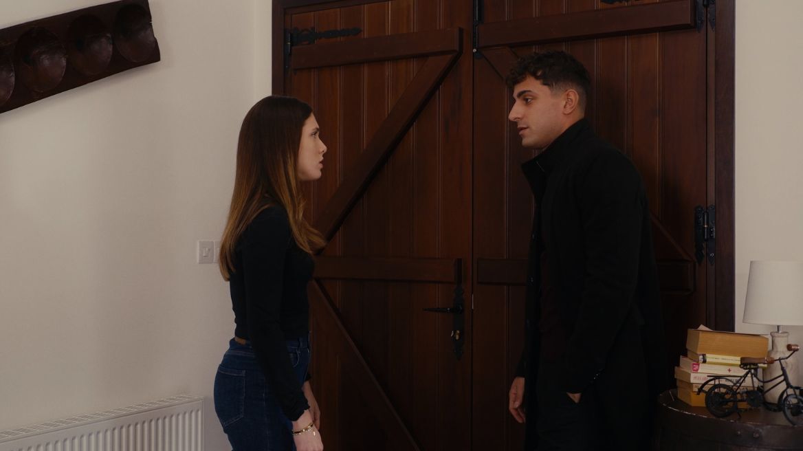 Η Γη της Ελιάς: Ο κλοιός γύρω από τον Αλέξη στενεύει