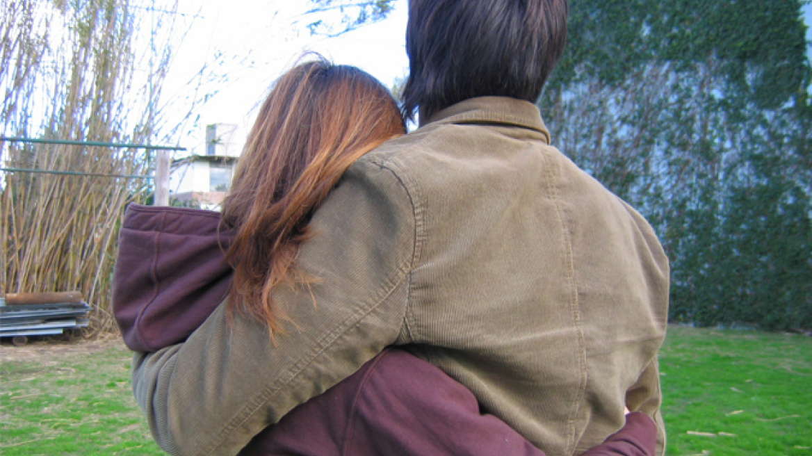 Τον είδα αγκαλιά με άλλη