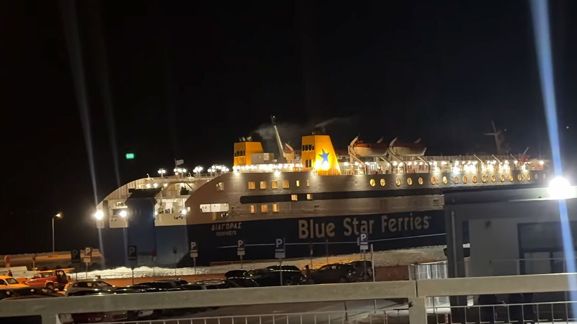 Άδειο αναχώρησε το πλοίο «Διαγόρας» από το λιμάνι της Μυτιλήνης: Μπλόκαραν τις εισόδους οι αγρότες, δείτε βίντεο
