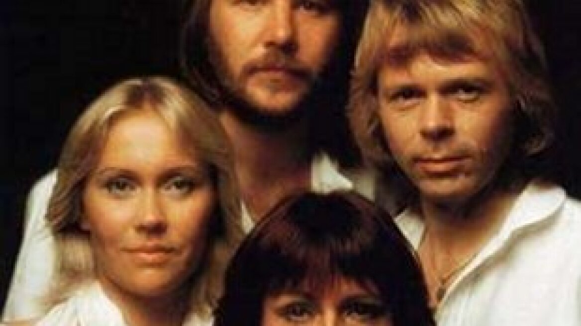 Απίστευτο! Η γέφυρα άνοιξε για τη διέλευση πλοίου και έμεινε κρεμασμένη στον αέρα 20 λεπτά