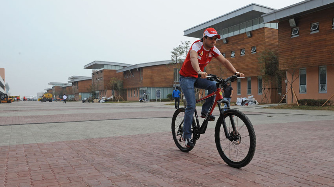 Παράδοση τροφίμων σε Μητροπόλεις από τη ΝΔ