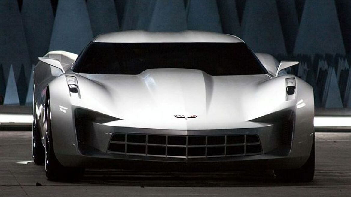 Η Δέσποινα Βανδή πίνει καφέ στο αεροδρόμιο