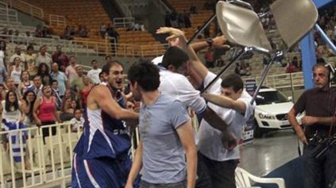  Μπερλουσκόνι: Μπορούμε να πάμε σε εκλογές «ακόμη και εντός του Νοεμβρίου»