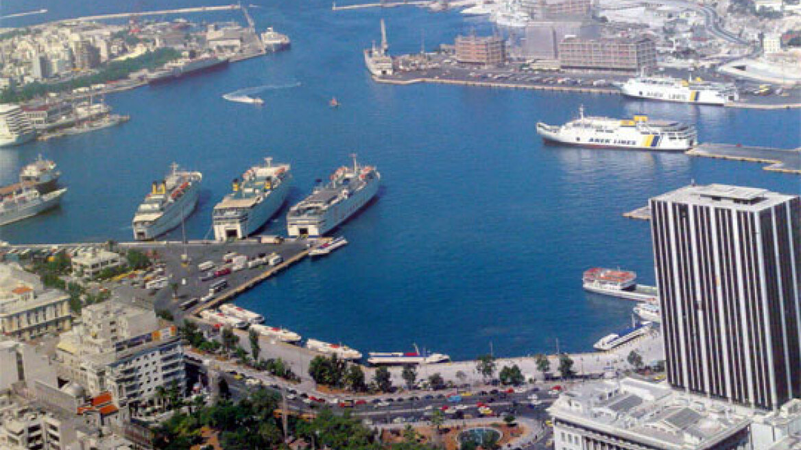 Σφακιανάκης: "Κάποιους πολιτικούς θα έπρεπε να τους στήσουμε στο Σύνταγμα"	