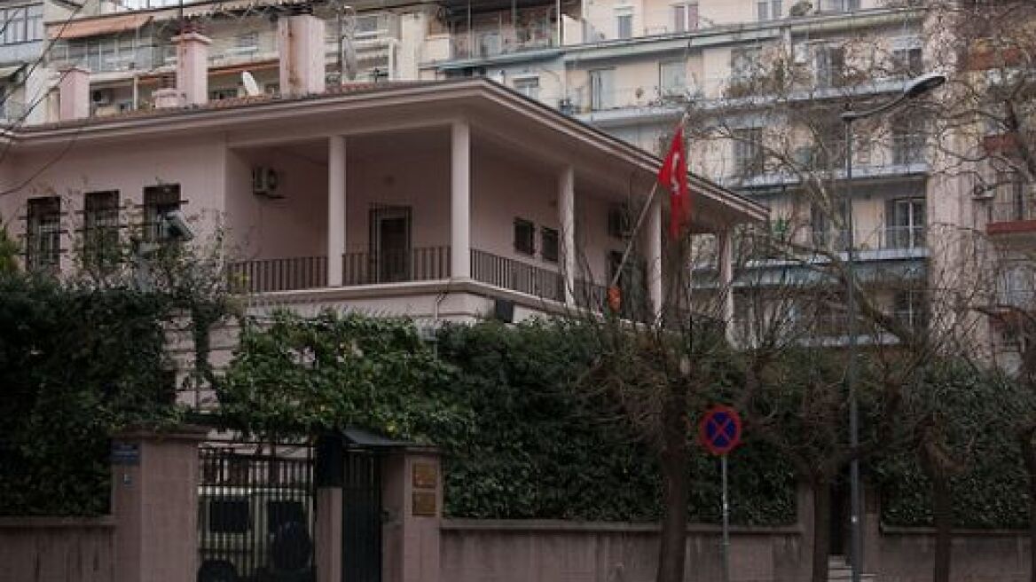 Ακόμα και λεσβίες «ανασταίνει» ο Μπερλουσκόνι