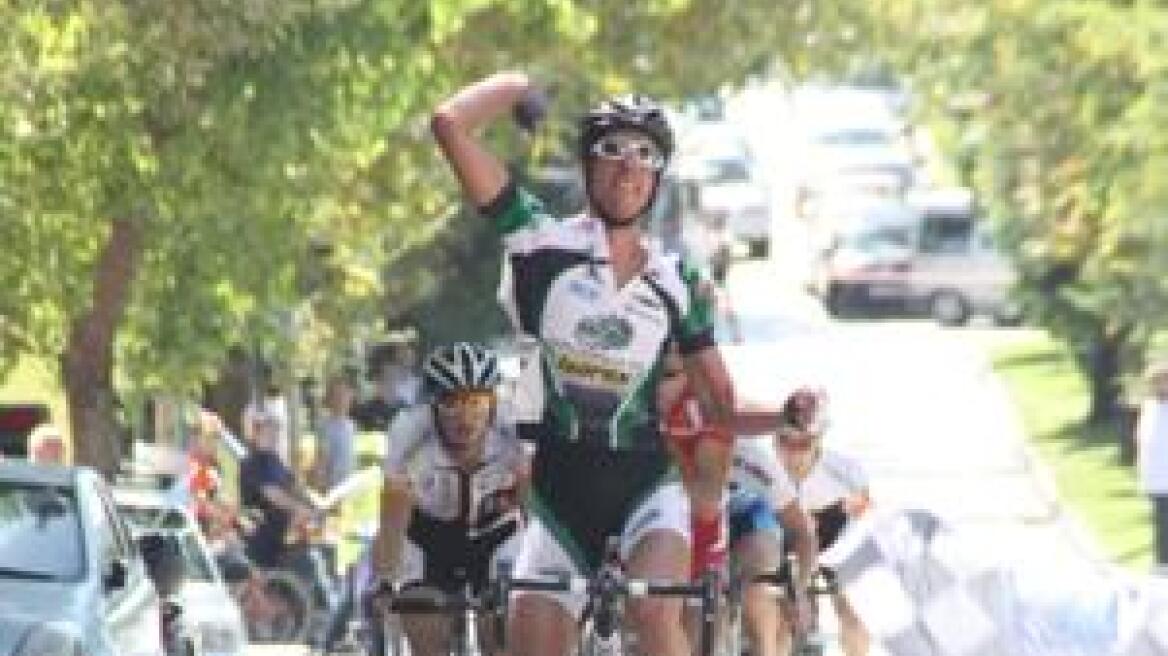 Βίντεο: H 4η Μπιενάλε στο παλιό χρηματιστήριο της οδού Σοφοκλέους