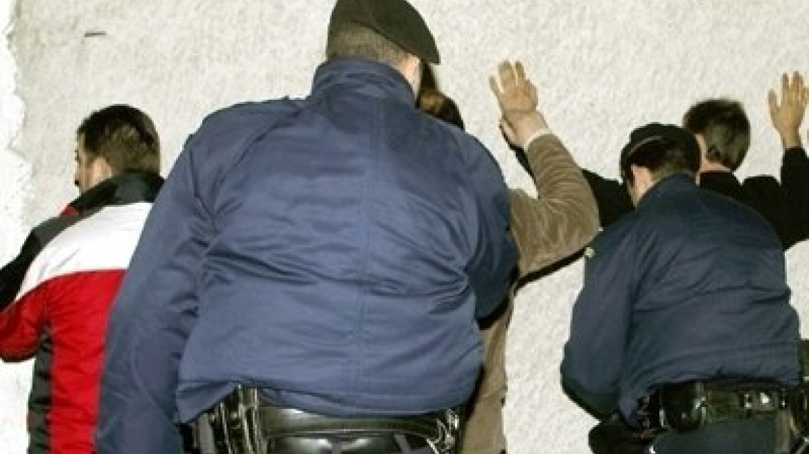 Αιφνιδιαστική πορεία των δημοτικών αστυνομικών 