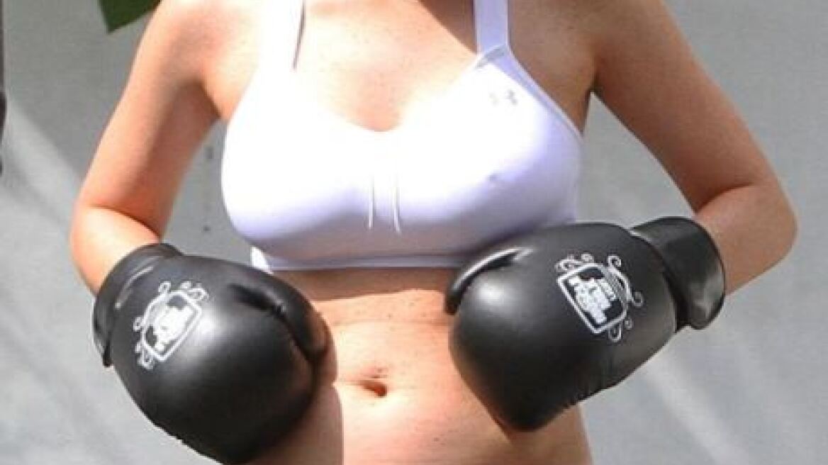 Νεαρή απατεώνας πουλάει ανύπαρκτα κινητά!