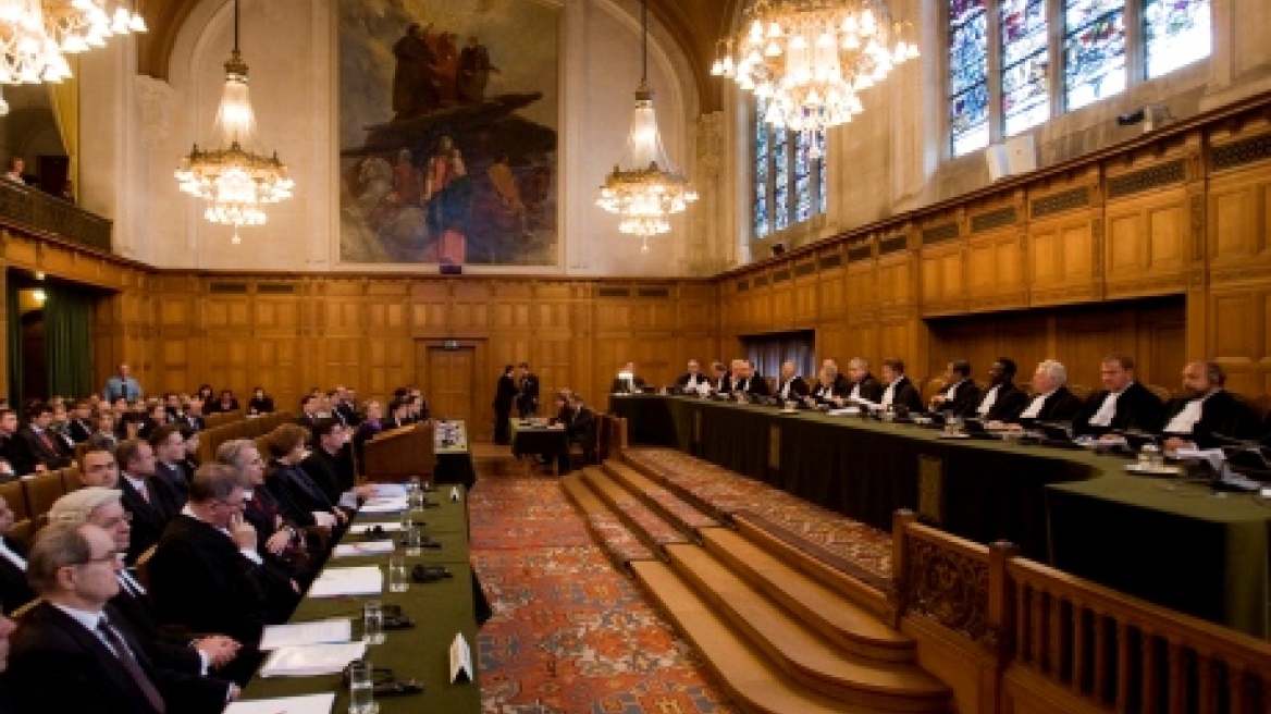 Πανικός στο facebook από τον... ιό «Μουζουράκη-Σολωμού»