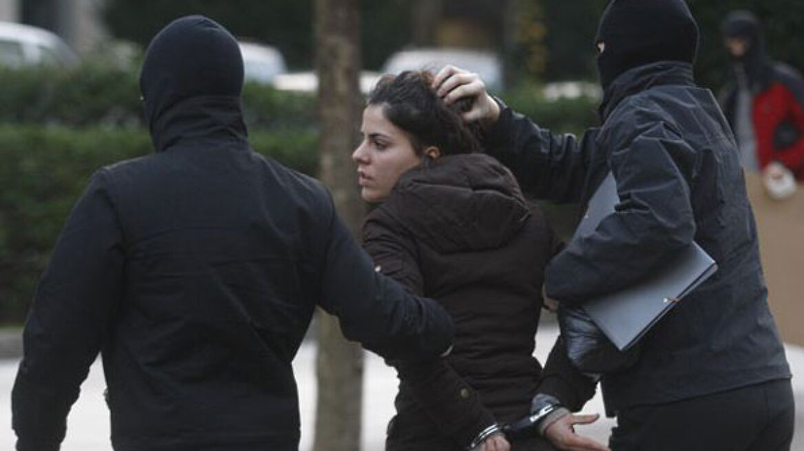 Κρήτη: Έφοδος σε χαρτοπαικτική λέσχη 