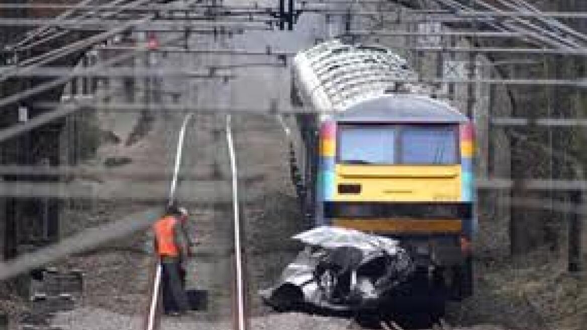 Η Selena Gomez μας δείχνει το νέο της τατουάζ στην παραλία