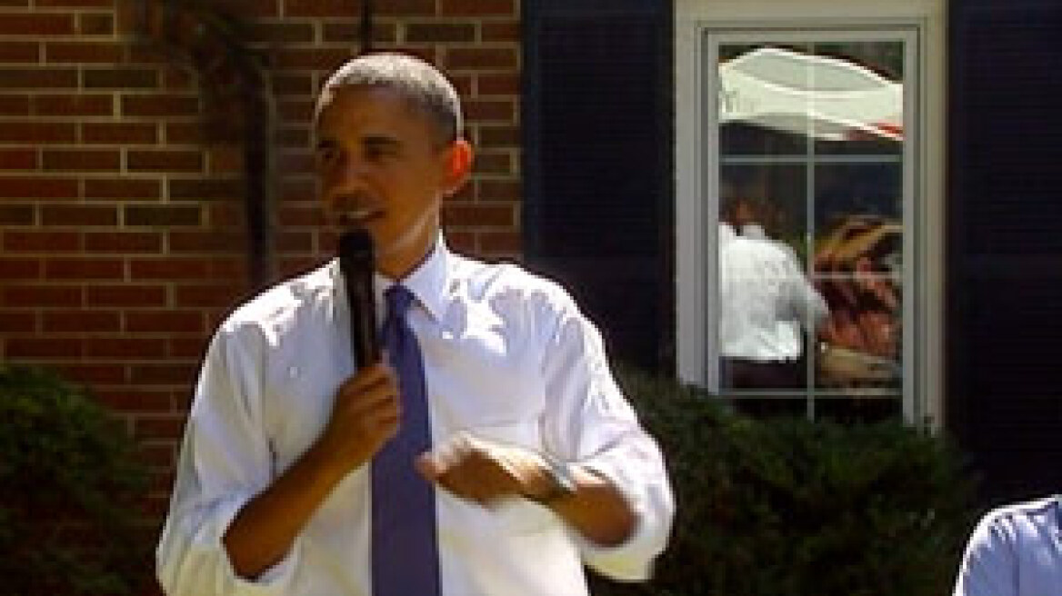 Ελεονώρα Μελέτη: Στη θάλασσα με… μπουφάν!